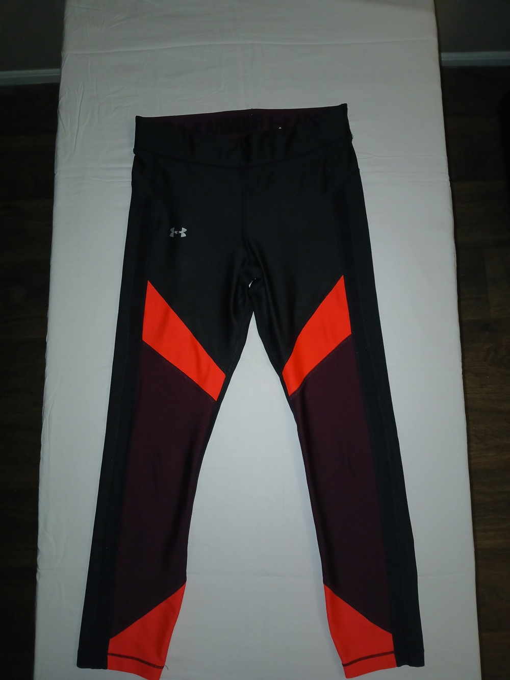Under Armour Heat Gear Black Leggings With Color Block